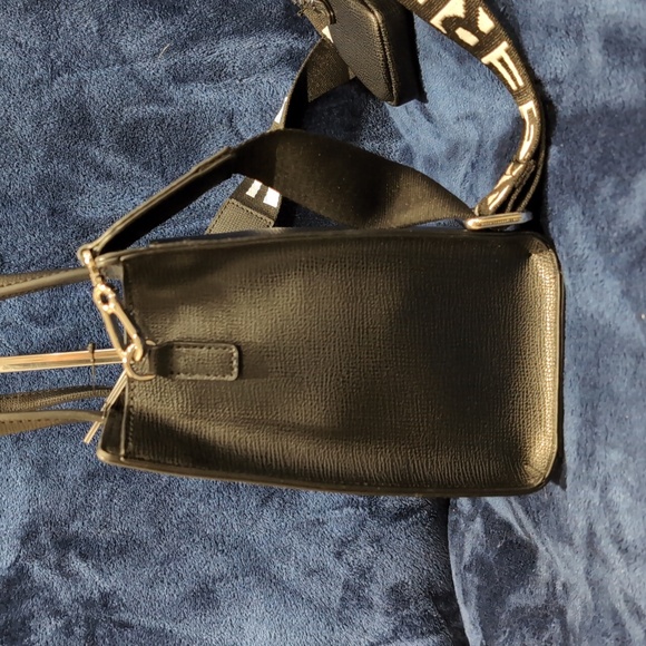 Karl Lagerfeld Black Satchel/Crossbody with Ear Bud case/ Guitar Strap, NWT - Picture 4 of 12